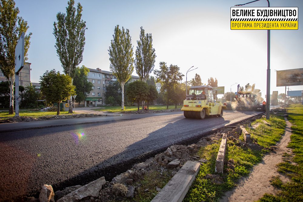 В режиме 24/7 обновляют самую длинную улицу Павлограда. Афиша Днепра