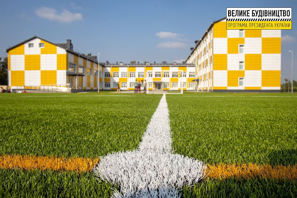 На Днепропетровщине завершают модернизацию школьного стадиона. Афиша Днепра