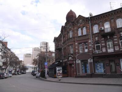 Как с конца ХХ века изменилась одна из улиц в центре Днепра. Афиша Днепра