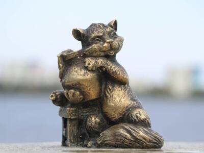 «Почувствуй Днепр»: на Набережной появилась 10-я мини-скульптура. Афиша Днепра