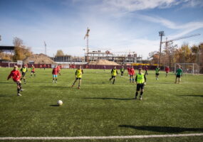 На криворожском стадионе «Металлург» обустраивают первое в области «гибридное» футбольное поле. Афиша Днепра