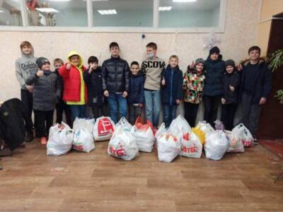 Днепровские школьники стали “николайчиками” для животных из приюта. Афиша Днепра
