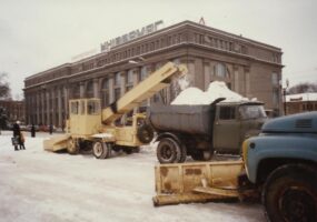 Как убирали снег в Днепре (архивные фото)