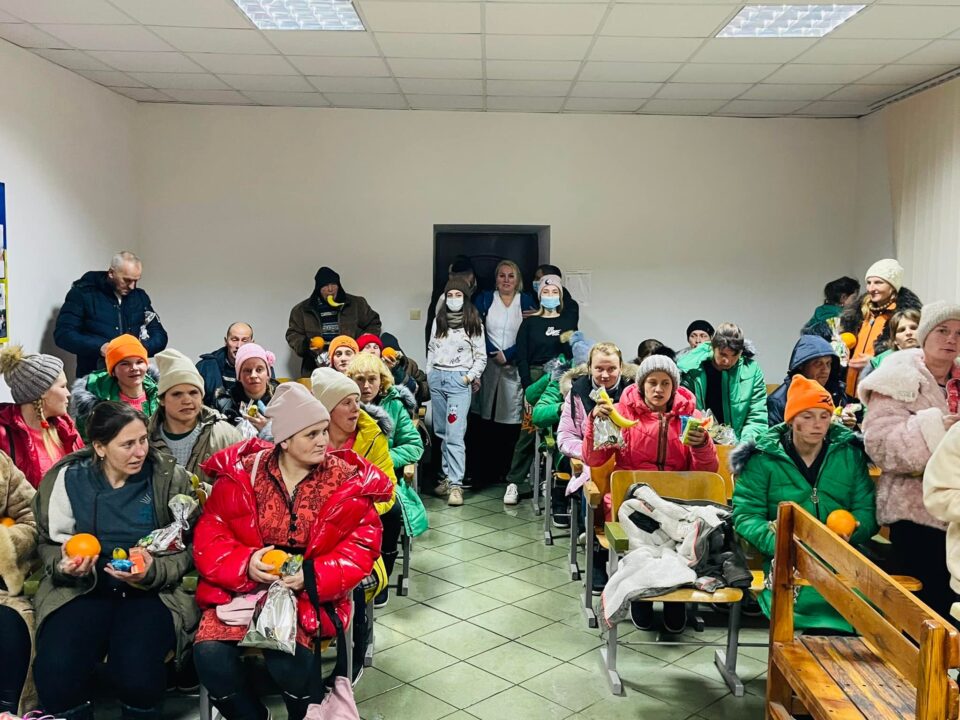 Днепровские волонтёры организовали новогодний праздник для детей-сирот. Афиша Днепра