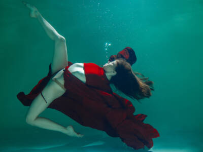 Днепровский фотограф Елена Шулык показала необычную фотосессию под водой. Афиша Днепра