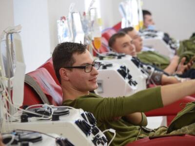Военнослужащие сдали кровь для лечения онкобольных детей. Афиша Днепра