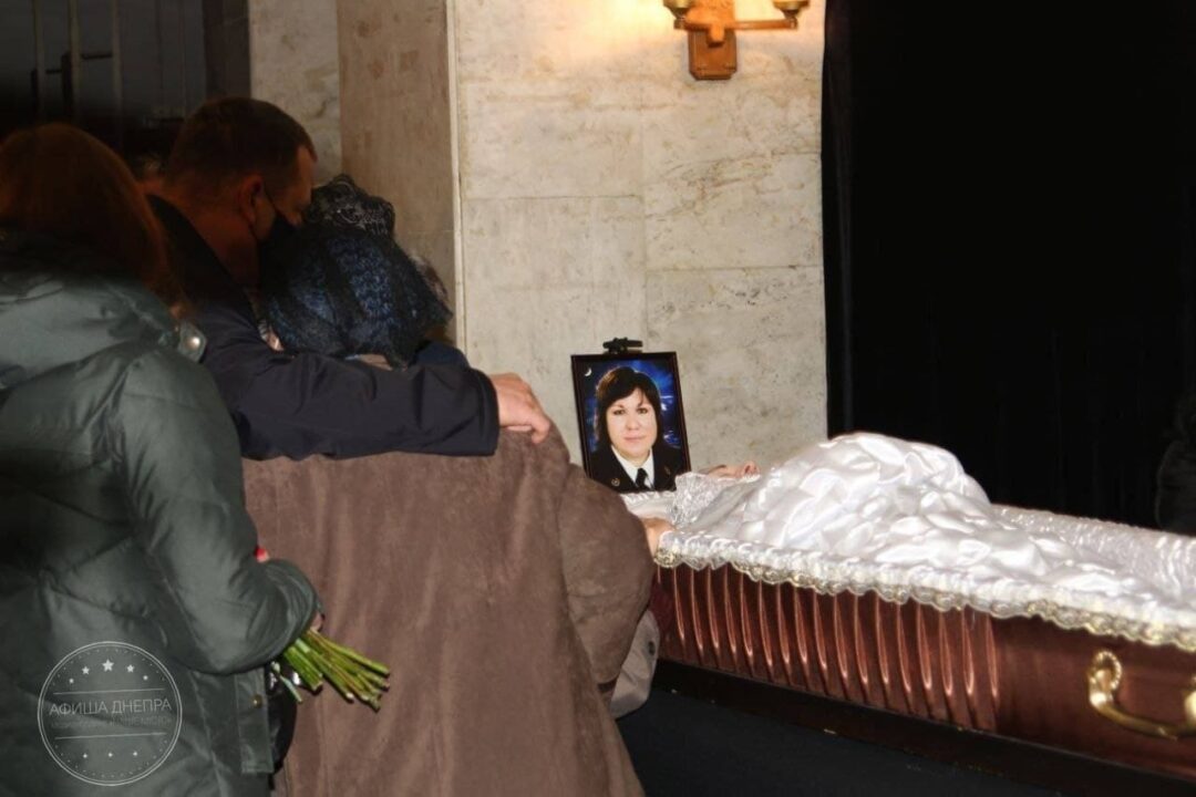 В Днепре прощаются с погибшими во время стрельбы на "Южмаше". Афиша Днепра
