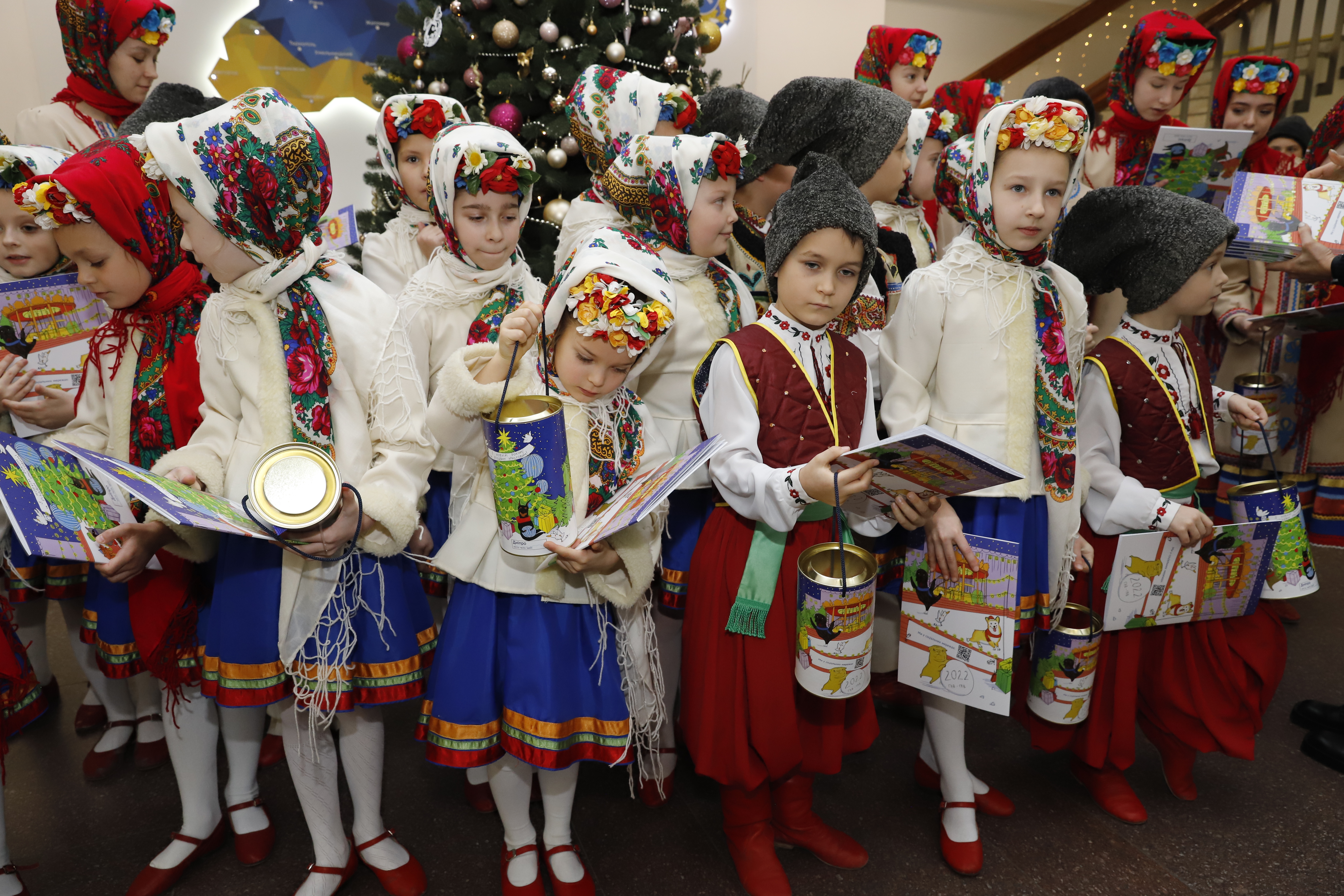 У міськраді Дніпра щедрував ансамбль народного танцю «Цвітень». Афіша Дніпра